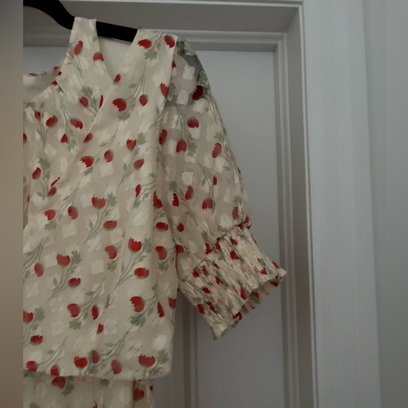 Cream Dress with Tulip Detail - Wrap Dress, Cold Shoulder - medium - Picture 2 of 3